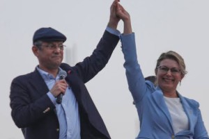 Asu Kaya’dan Kurultay Tartışmalarına Net Mesaj: “Özgür Özel’in Yanındayız”