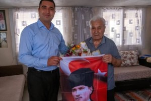 Başkan Olcar'dan Şehit Babalarına Babalar Günü Ziyareti