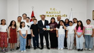 BİLSEM Öğrencilerinden Kaymakama Masal Kitabı Sürprizi