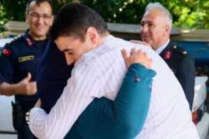 Kaymakam Özer'den Şehit Babalarına Duygu Dolu Ziyaret