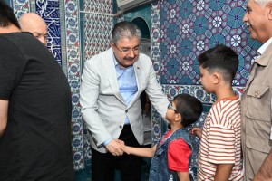 Osmaniye Protokolü Bülbül Camii'nde Vatandaşlarla Bayramlaştı