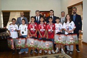 Başarılı Minik Boksörler Vali Yılmaz’ı Ziyaret Etti