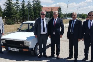 Osmaniyelilerden Bahçeli’ye Klasik Araç Sürprizi