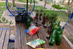 Parkta İçki İçip Çöp Bıraktılar, Vatandaş Tepkili
