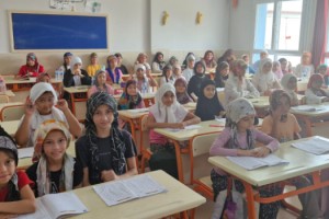 Toprakkale İmam Hatip Lisesi’nde Yaz Kuran Kursuna Yoğun İlgi