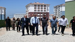 Vali Yılmaz, Cevdetiye'deki Deprem Konutlarını Denetledi