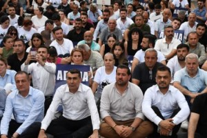 Zeydan Karalar’a Osmaniye'den Destek: Taşköprü’de Oturma Eylemi