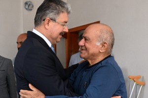 Vali Yılmaz Kıbrıs Gazisi Mutlu’yu evinde ziyaret etti