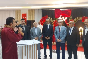Bahçe Belediye Başkanı, Özel Kalem Müdürünün Nikâhını Kıydı