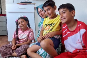Konteyner kentte yaşayan depremzede ailenin tahliye korkusu