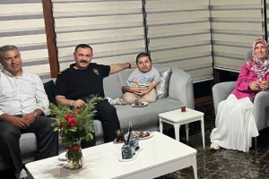 Sarubuva'dan engelli gence doğum günü sürprizi