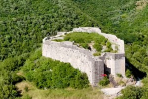 Sosyal medya fenomeni Osmaniye’deki kaleyi tanıttı
