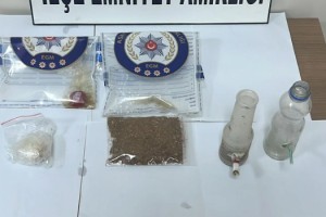 Toprakkale’de Bekçiler Şüpheli Araçtan Bonzai Buldu