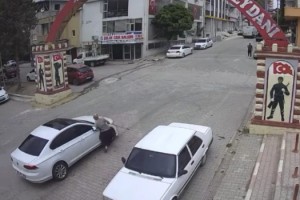 Toprakkale'de Görme Engelli Vatandaşa Otomobil Çarptı