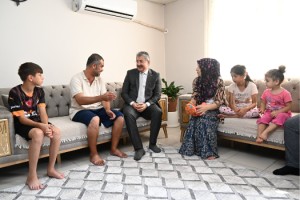 Vali Yılmaz Görme Engelli Vatandaşı Ziyaret Etti
