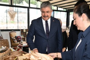 Vali Yılmaz’dan Toprakkale Kadın Kooperatifine Ziyaret