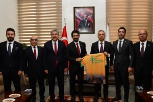 Başkan Çenet Bakan Yardımcısını O Yarışmaya Davet Etti