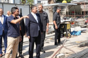 Depremde Hasar Alan Tarihi Okul Yeniden Hayat Buluyor