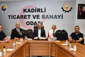 Kadirli’de Öğrencilere Çanta Desteği