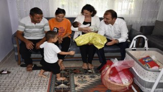 Kadirli’de Yeni Doğan Bebeklere Kaymakamlık Desteği