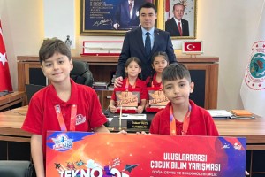 Kaymakam Özer Teknofest şampiyonlarını makamında kabul etti