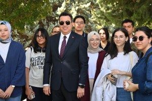 Korkut Ata Üniversitesi’nde Başarılı Öğrencilere Kutlama