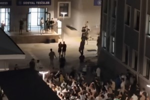 Öğrencilerden Osmaniye’de Yurt Protestosu "Yönetim istifa" Sloganları
