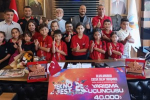 Teknofest Şampiyonlarından Başkan Uyutmaz'a Ziyaret