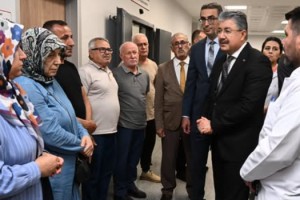 Vali Yılmaz, kazada yaralanan personelin ailesiyle görüştü