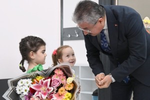 Vali Yılmaz Miniklerin Eğitimdeki İlk Adımına Eşlik Etti
