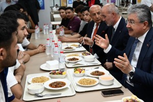 Vali Yılmaz Öğrencilerle Karavanaya Kaşık Salladı