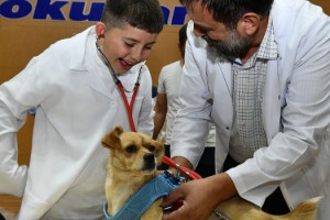 Çocuklar, Osmaniye’de Yavru Köpeklerin Kalbini Dinledi