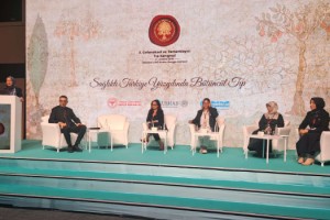 Dr. Emrah Ceviz, Tıp Kongresi’nde Moderatör Oldu