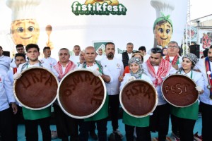 Osmaniye Festivali’nde Urfa Lezzeti: Yer Fıstıklı Çiğ Köfte