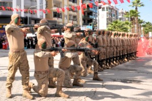 Osmaniye’de Komandolar Cumhuriyet Coşkusuna Damga Vurdu