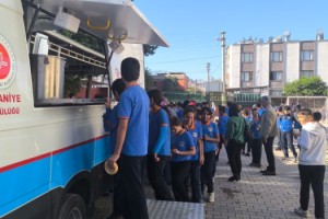 Osmaniye'de öğrencilere sıcak çorba ikramı sürüyor