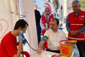 Kadirli Kaymakamı Erdinç Dolu Kan Bağışında Bulundu