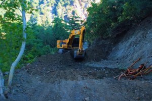 Karaçay Şelalesi yolu modern ve güvenli hale geliyor