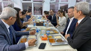 Kaymakam Dolu Kız Öğrencilerle Yemekte Buluştu
