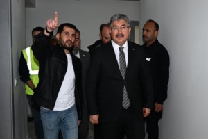 Vali Yılmaz, Düziçi Akçakoyunlu Deprem Konutlarını İnceledi