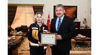 Vali Yılmaz’dan hayat kurtaran 112 çalışanına takdir