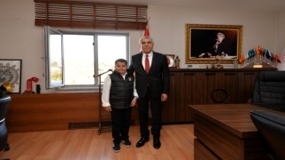 Aydın Albak, Altın Madalyalı Öğrenciyi Makamında Kabul Etti