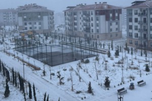 Düziçi Beyaza Büründü: Kar Yağışı Etkili Oldu, Okullar Tatil