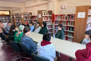 Kaymakam Hüseyin Bütüner’den İlçe Kütüphanesinde Öğrencilere Kitaplı Ziyaret