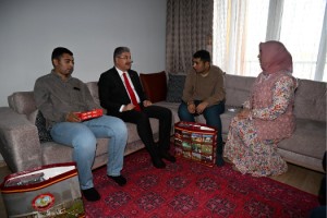 Osmaniye Erdinç Yılmaz engelli vatandaşları evlerinde ziyaret etti