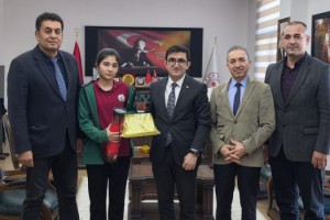 Sumbas’ta LGS Deneme Birincisi Kaymakam Tarafından Kabul Edildi