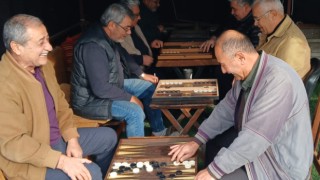 Toprakkale’de kara çadır altında nefes kesen tavla turnuvası!