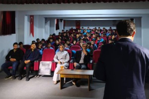 Toprakkale’de Meslek Lisesi Öğrencilerine “Gençlerde Kur’an Ahlakı” Konferansı
