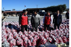 Vali Dr. Erdinç Yılmaz Kadirli’de Turp Tesislerinde İnceleme Yaptı