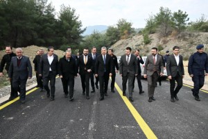 Vali Erdinç Yılmaz Düziçi Oluklu Köyü Yolunda İncelemelerde Bulundu